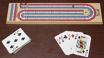 A cribbage board and playing cards